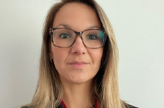 Portrait de Charlène Micol directrice de l'EHPAD la Renaudière, qui a suivi un accompagnement à la préparation de l'évaluation HAS