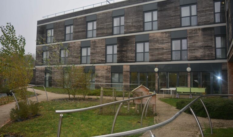 Poulailler en bois de l'EHPAD des Près à Châtillon sur Loire