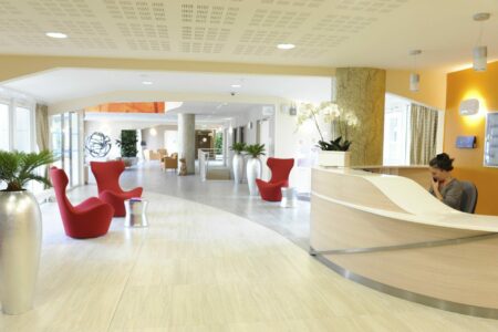 Hall d'entrée et accueil de l'EHPAD La Gentilhommière