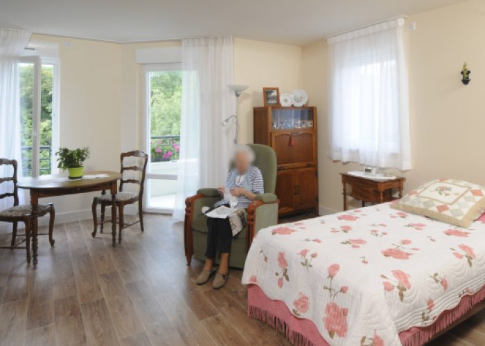 Appartement lumineux d’une résidente de l’EHPAD La Gentilhommière